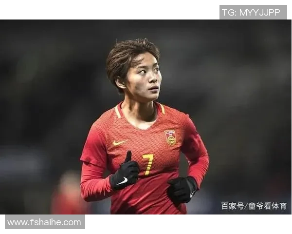 短发魅力与足球激情结合的女性明星造型解析 短发魅力与足球激情结合的女性明星造型解析